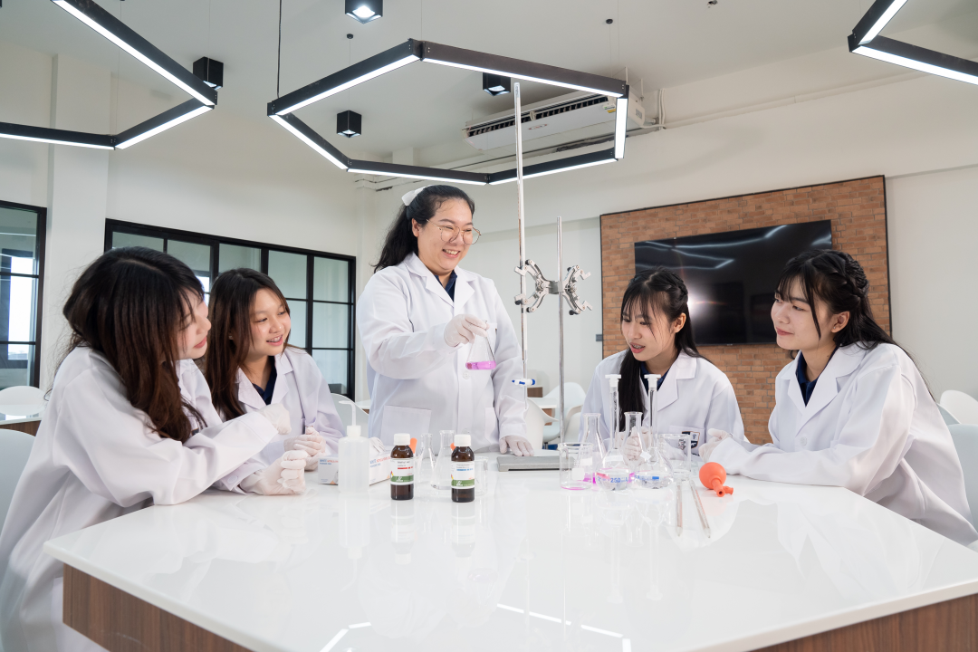 Teaching and learning in the Zenith School pre-medical classroom